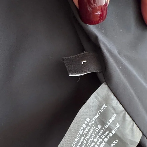 Theory  
Women’s Matte Black Puffer Vest size large - Picture 6 of 9